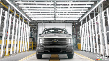 Ford Halving Production for F-150 Lightning Pickup to Start 2024