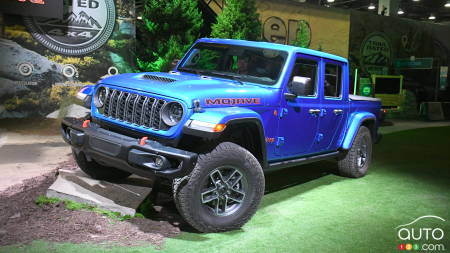 Detroit 2023: 2024 Jeep Gladiator Gets Design, Tech Updates