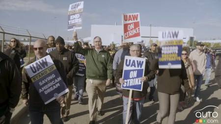 Stellantis, UAW Reach Tentative Deal on New Labour Contract